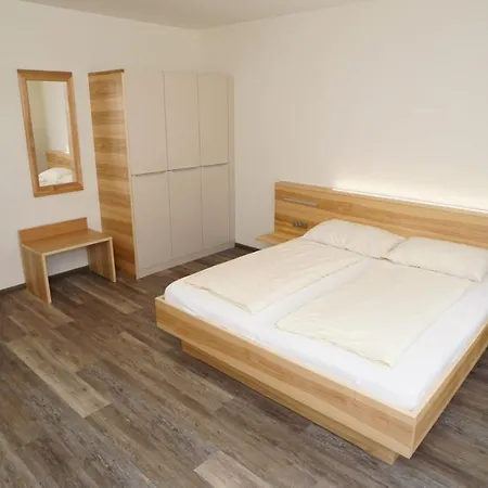 فندق Zum Lindenhof 3*