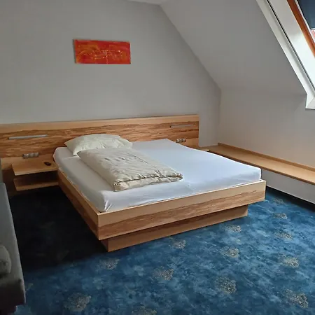 Zum Lindenhof Hotel 3*