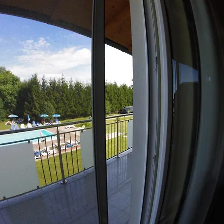 Zum Lindenhof 3*