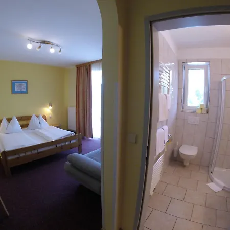 Zum Lindenhof 3*