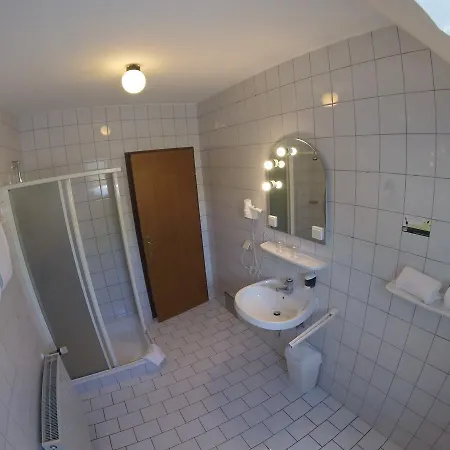 Zum Lindenhof Hotel 3*