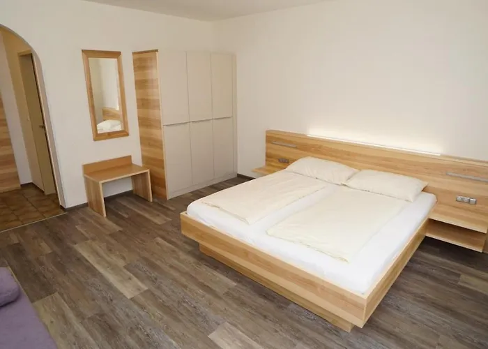 Hotel Zum Lindenhof 3*